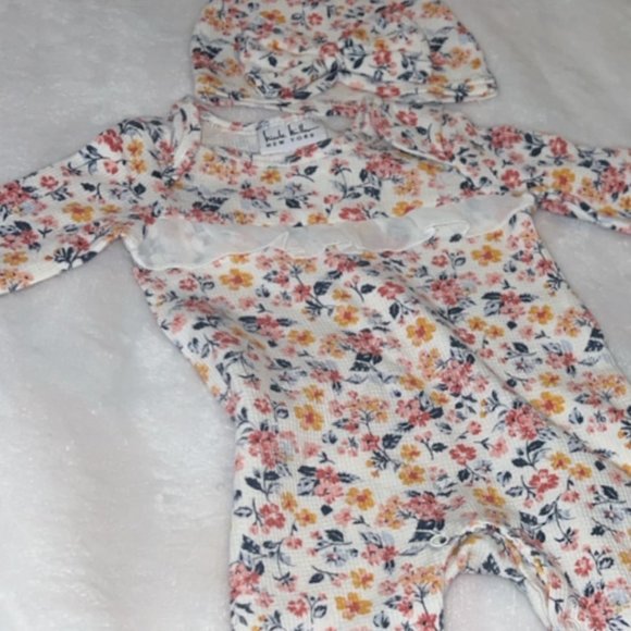 Nicole Miller Baby Pjs with Matching Hat 0-3M NWT - Picture 1 of 4